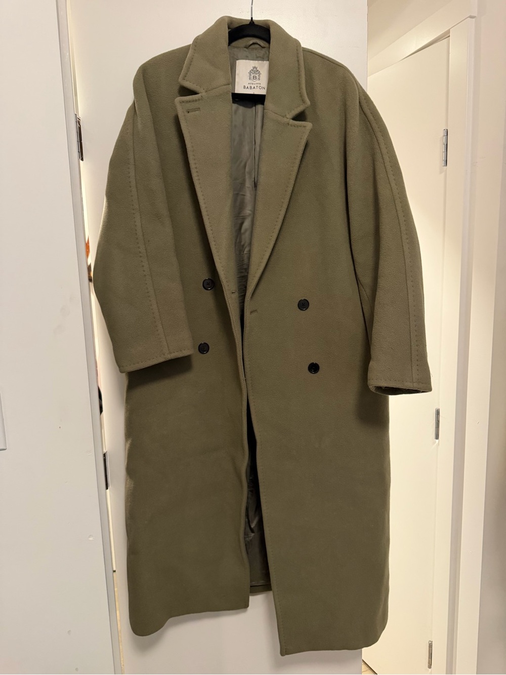 Babaton Slouch coat - grape vine green!